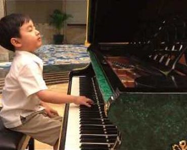 Five-Year-Old Piano Prodigy Puts On Amazing Performance
