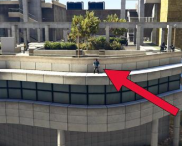 This Spot In GTA 5 Confuses Police So They Jump To Their Death