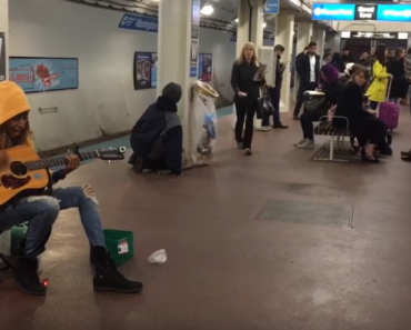 Subway Singer Stuns Crowd With Fleetwood Mac’s “Landslide”