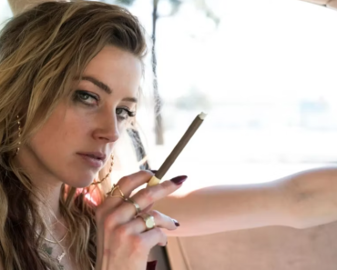 Amber Heard Reportedly Signs Deal for Tell-All Book About Marriage to Johnny Depp